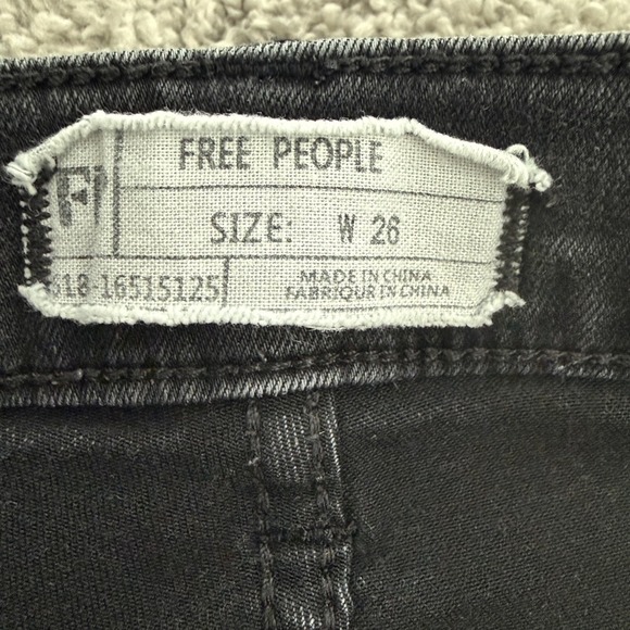 Free People High Waisted Black Skinny Jeans Size W 26 Distressed Wash - Picture 6 of 7